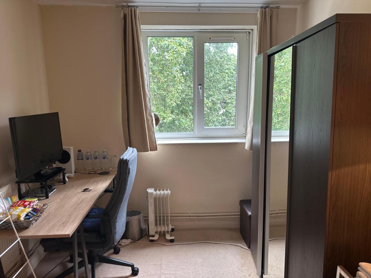 Cozy Room In Shared Home Near Canary Wharf London Exterior photo