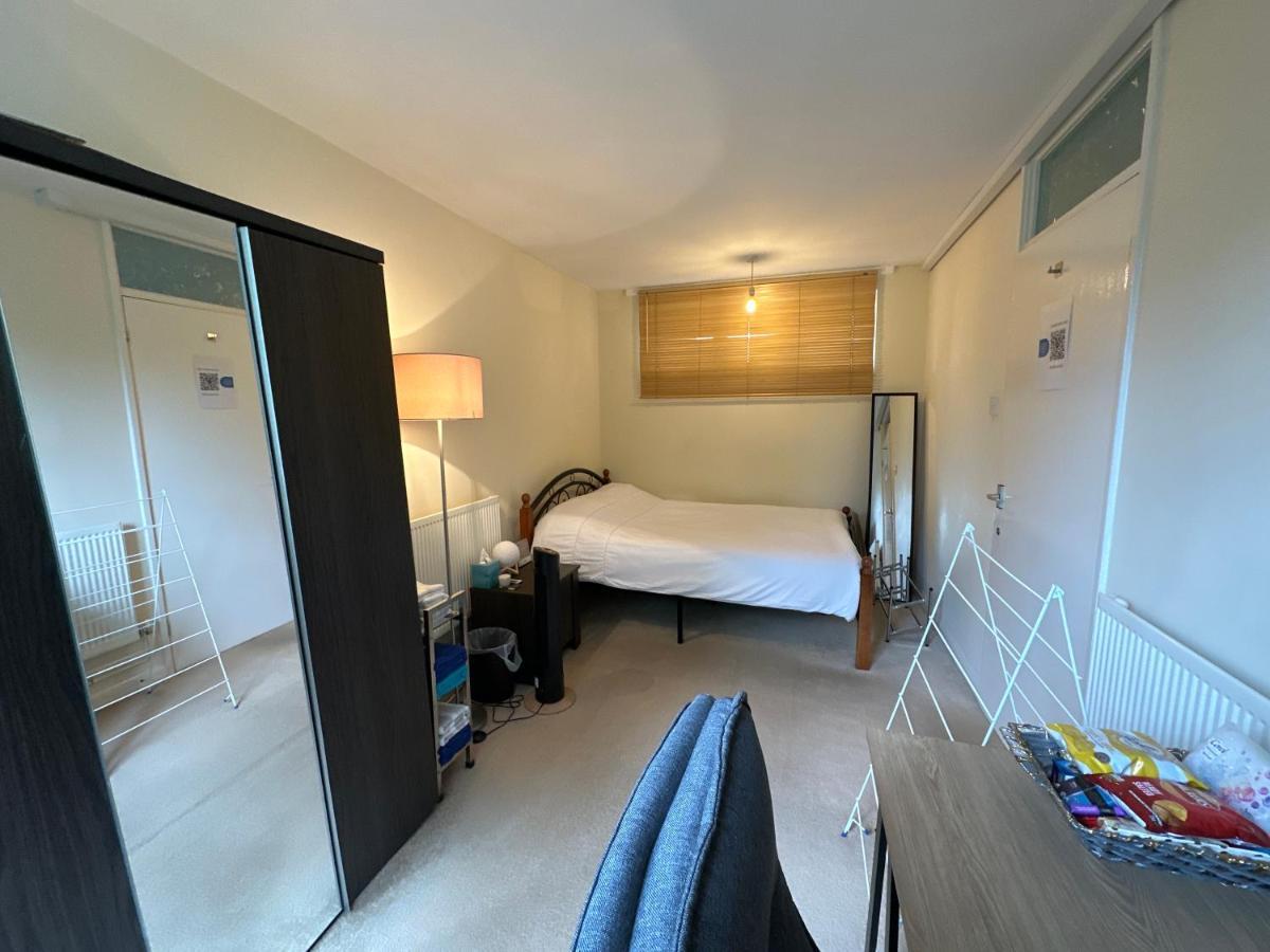 Cozy Room In Shared Home Near Canary Wharf London Exterior photo